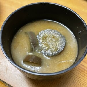 紫色が綺麗な茄子の味噌汁